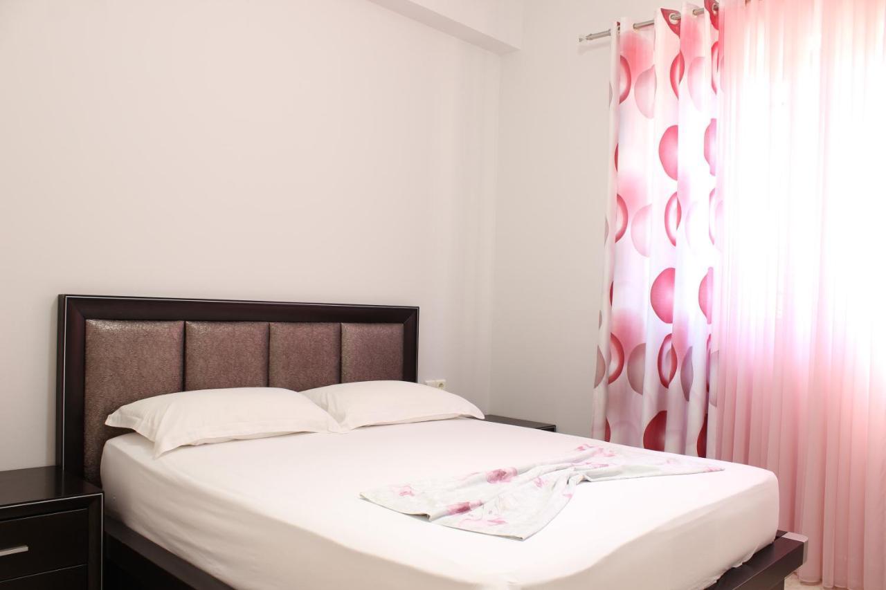 Leva'S Apartments Sarandë Esterno foto