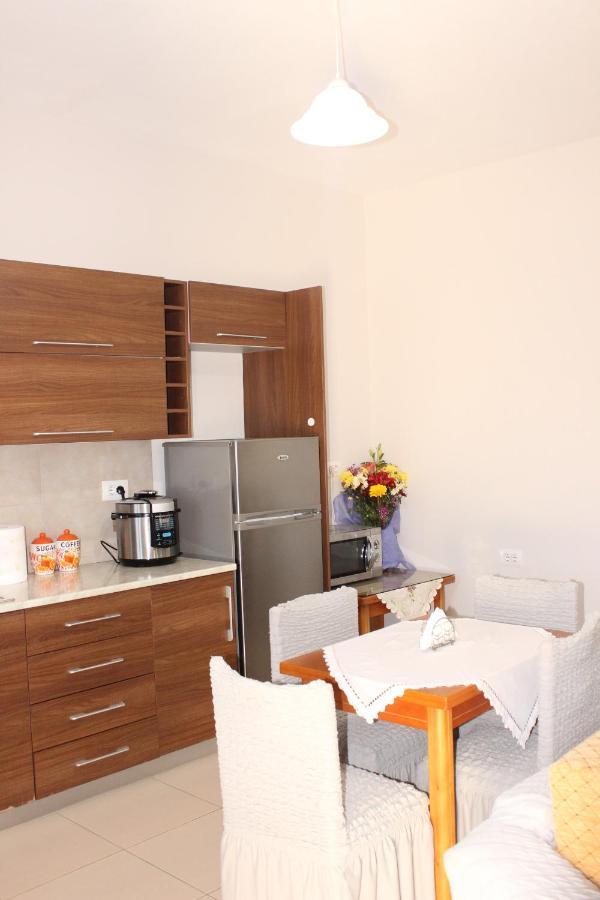 Leva'S Apartments Sarandë Esterno foto