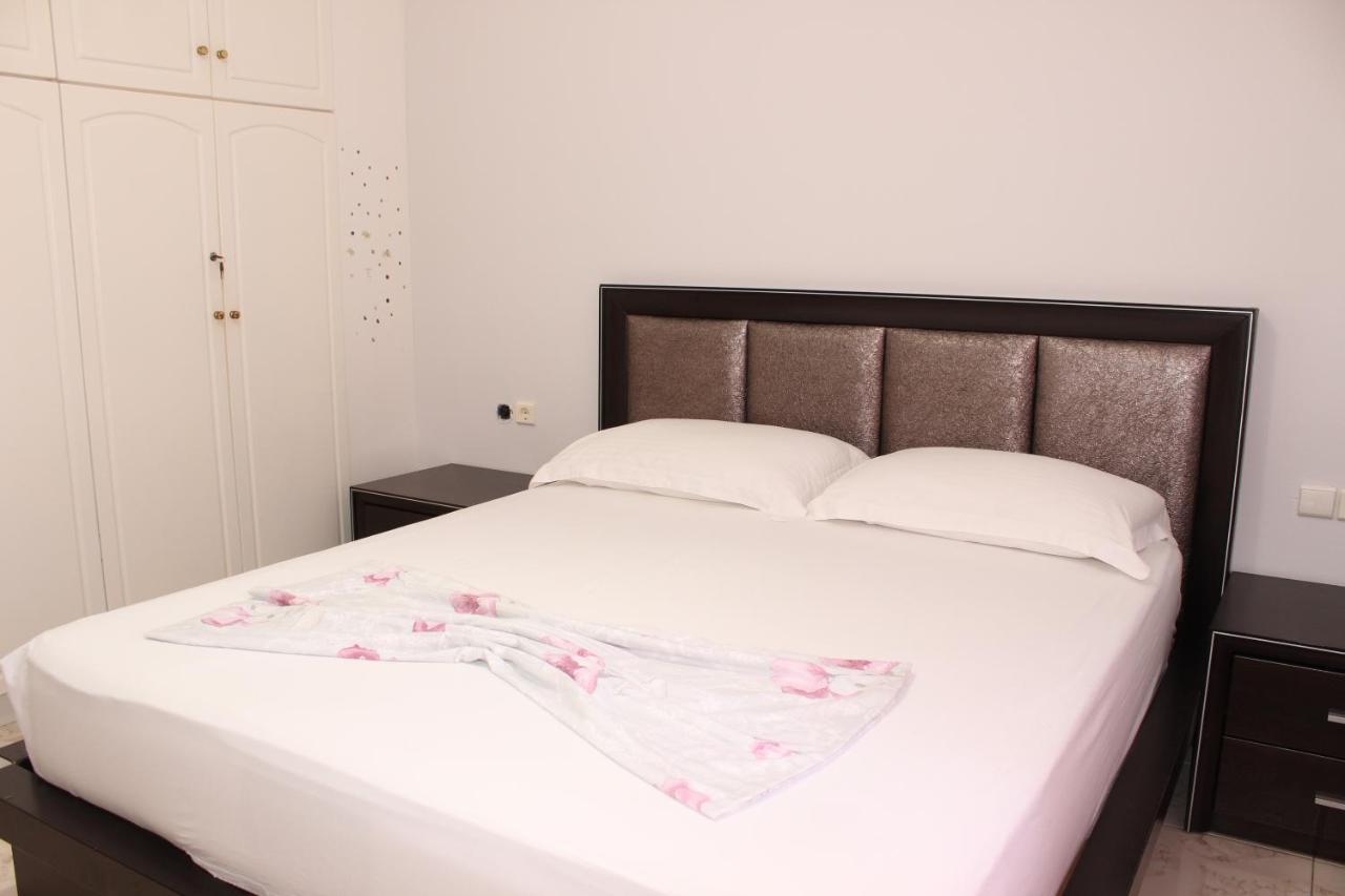 Leva'S Apartments Sarandë Esterno foto