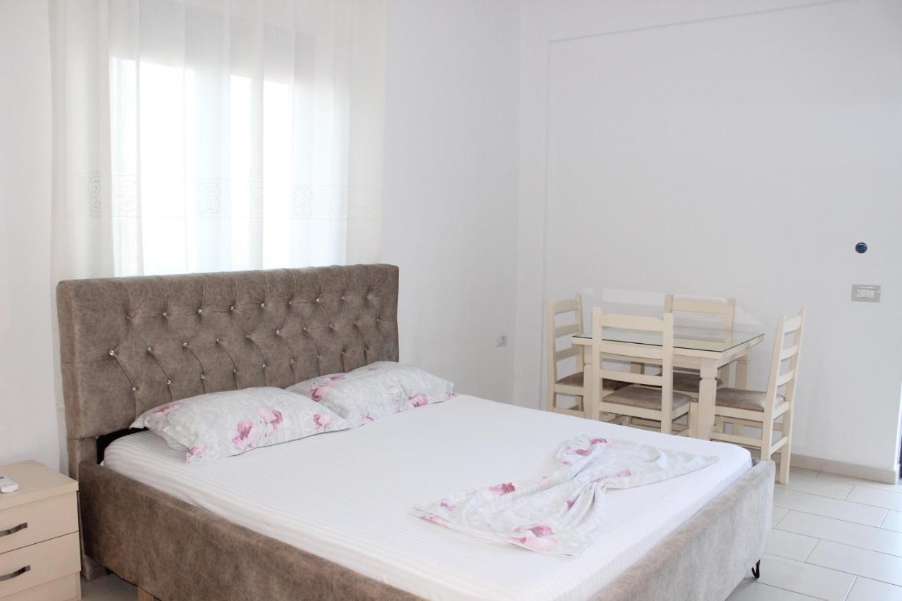 Leva'S Apartments Sarandë Esterno foto