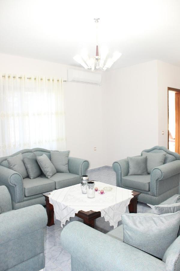 Leva'S Apartments Sarandë Esterno foto
