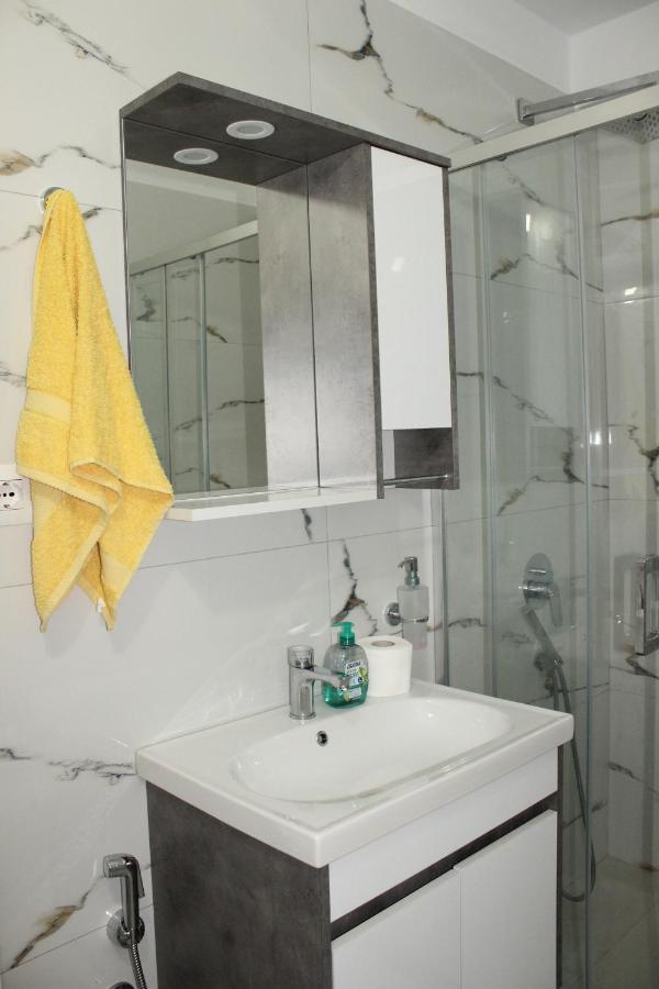 Leva'S Apartments Sarandë Esterno foto