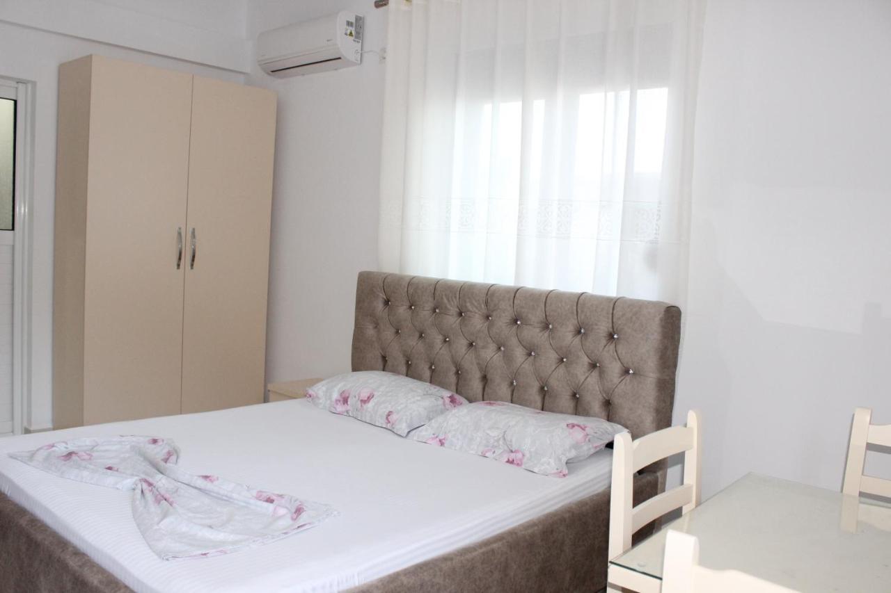 Leva'S Apartments Sarandë Esterno foto