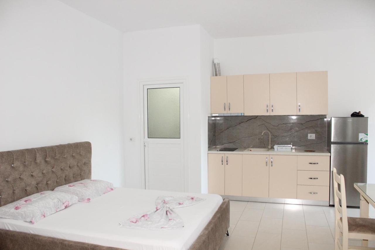 Leva'S Apartments Sarandë Esterno foto