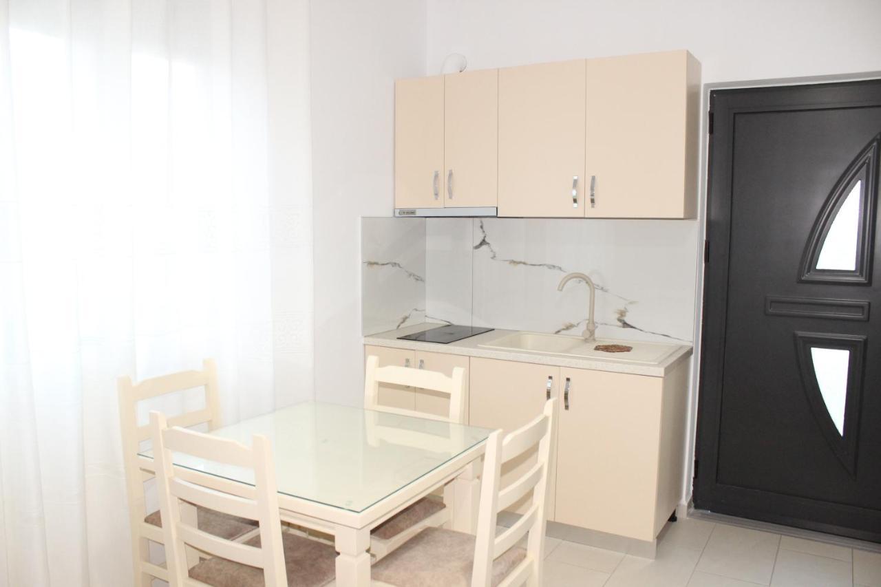 Leva'S Apartments Sarandë Esterno foto