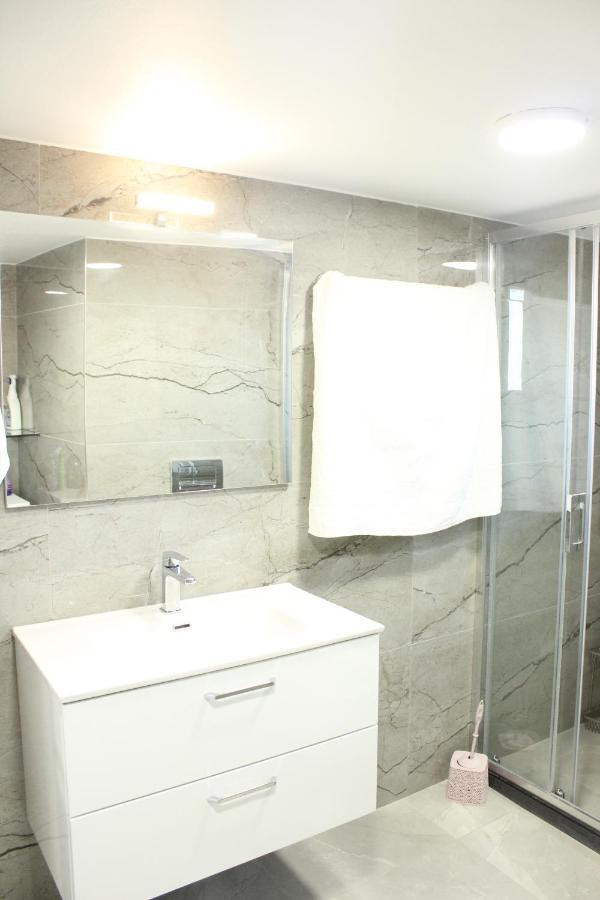 Leva'S Apartments Sarandë Esterno foto